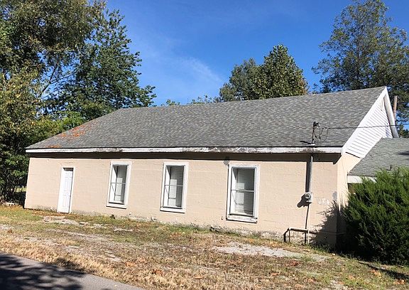 2nd image of 411 W Poplar St
