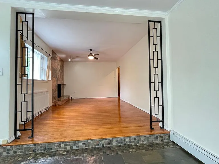 425 S 46th St #1 — Photo 1