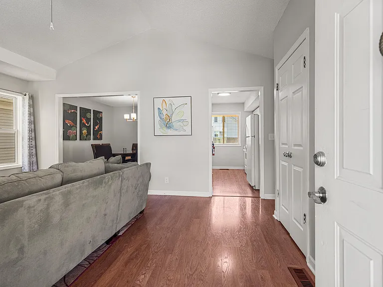 913 W Eads St — Photo 3