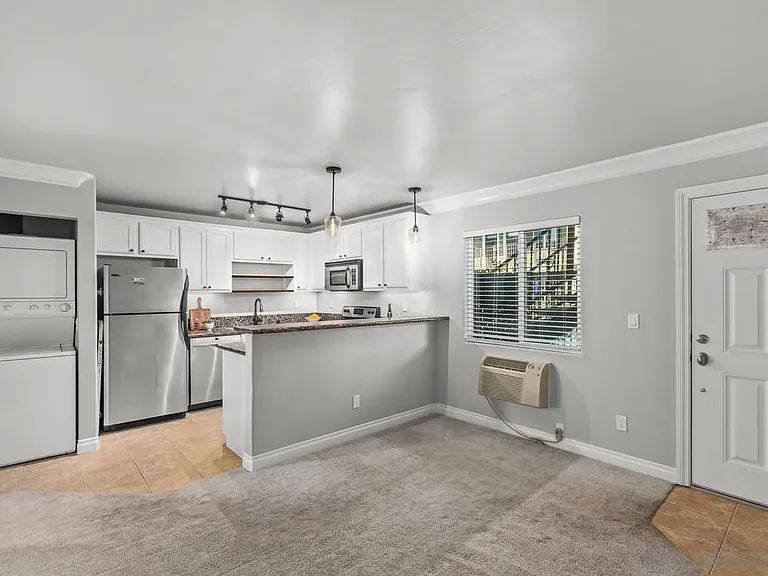 800 N Mollison Ave #21 — Photo 4