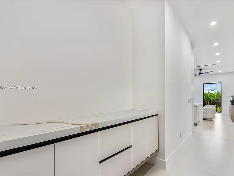 1337 NE 13th Ave #1337 — Photo 10