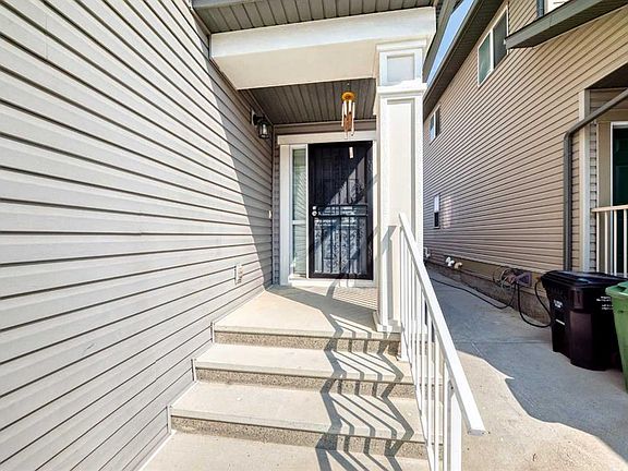 3rd image of 71 S Marthas Meadow Close NE