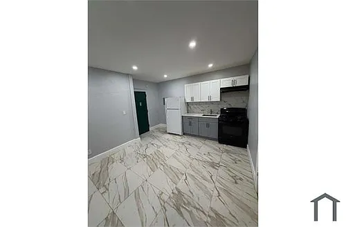 408 Leslie St #8 Photo 1