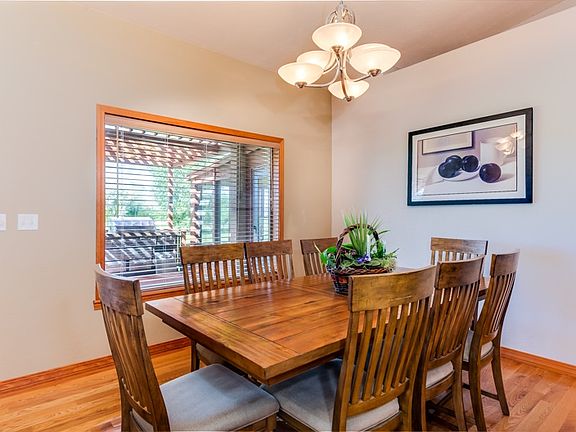 4th image of 1219 La Mesa Ln
