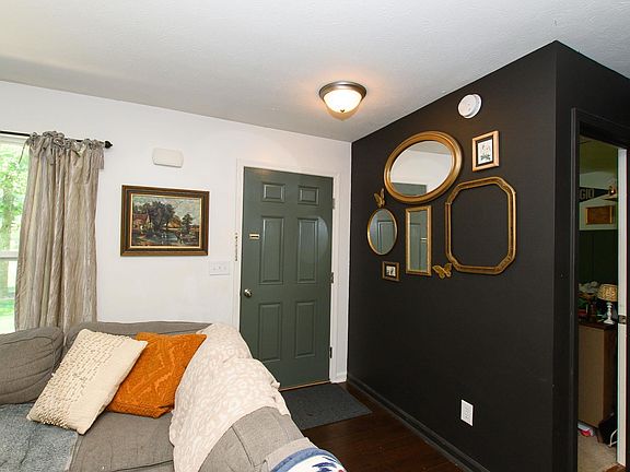 4th image of 930 W Glenway Dr
