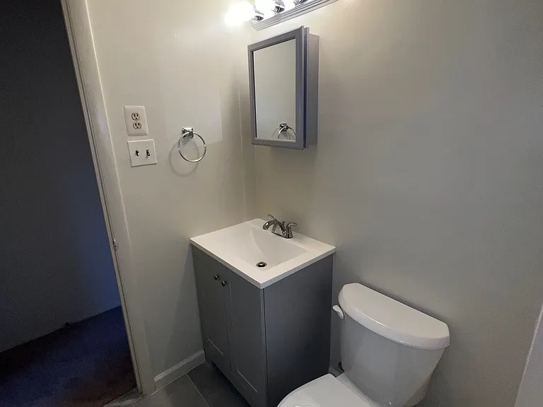 2025 N Lincoln St #102 — Photo 7
