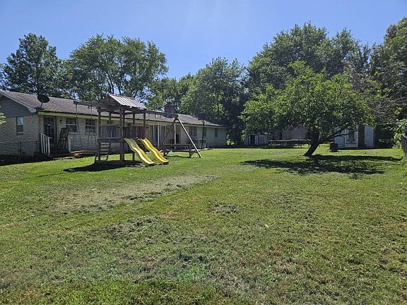 3rd image of 701 E Pridemore Dr