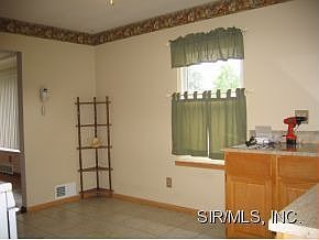 5th image of 2924 Faith Ave