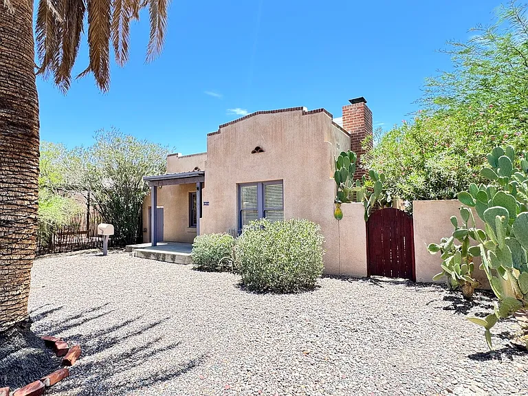 2816 E Hawthorne St — Photo 2