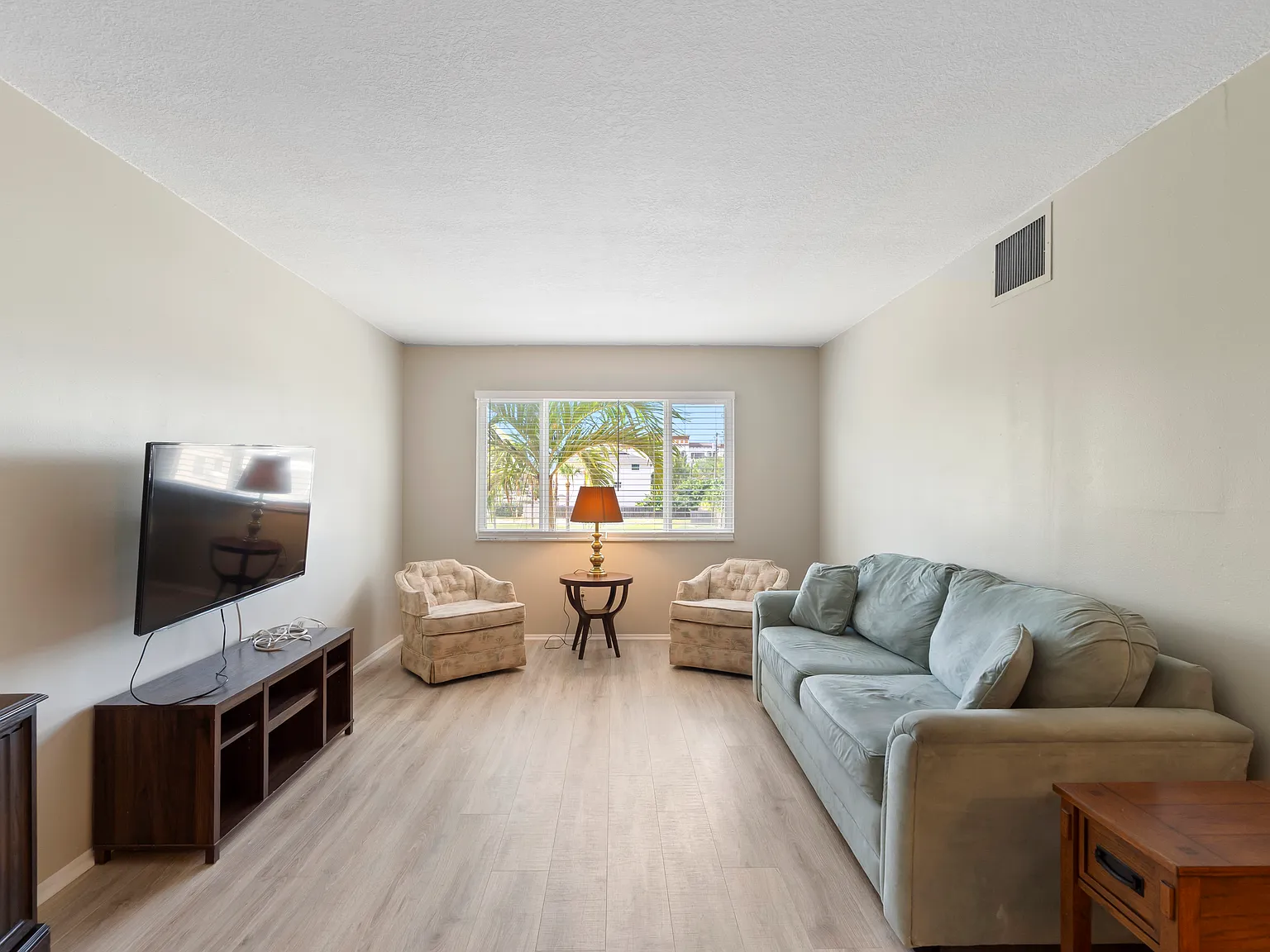 1 bed, 698 sqft, $1,850 — Photo 4