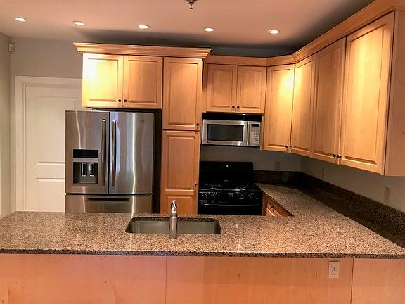 Gorgeous Fully Equip Chefs Kitchen