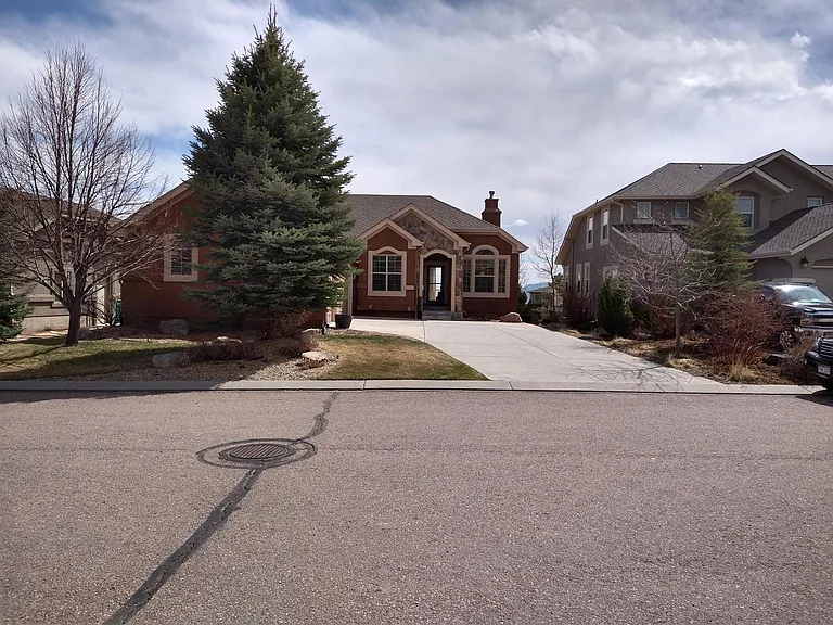 2331 Ledgewood Dr — Photo 3