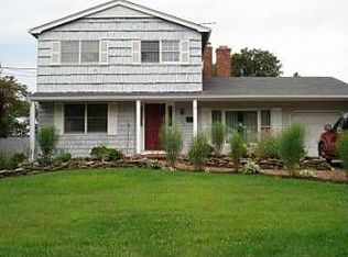 325 Versa Pl, Sayville, NY 11782
