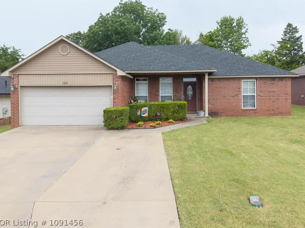 1919 N 55th Pl, Fort Smith, AR 72904