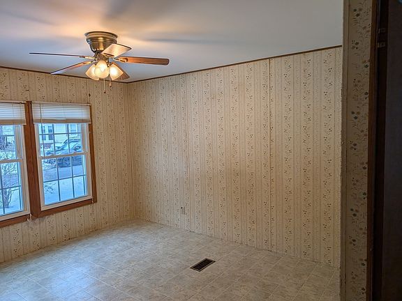 4th image of 53 Earl Dr