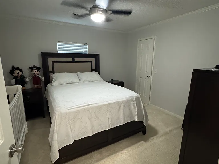 3rd bedroom with recently replaced carpet