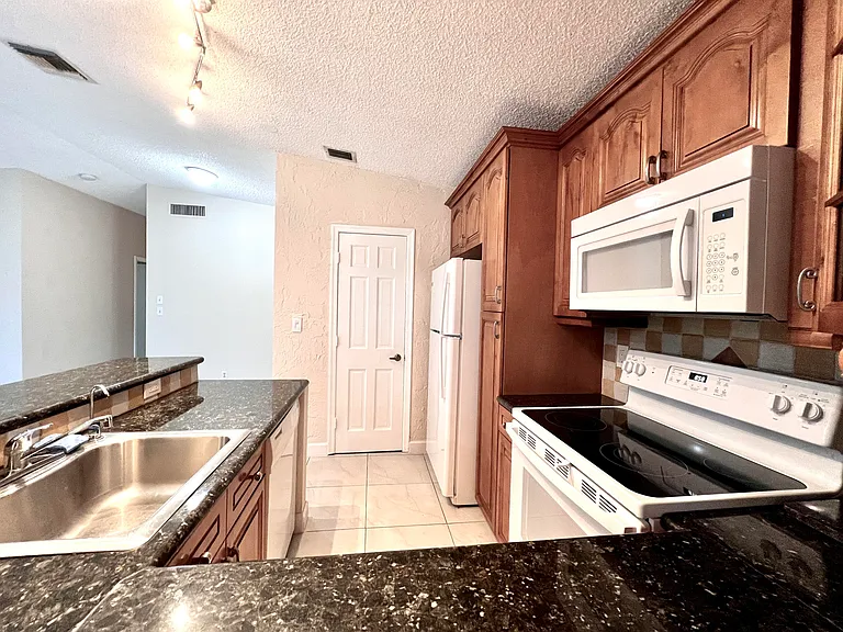 22303 Misty Woods Way — Photo 10