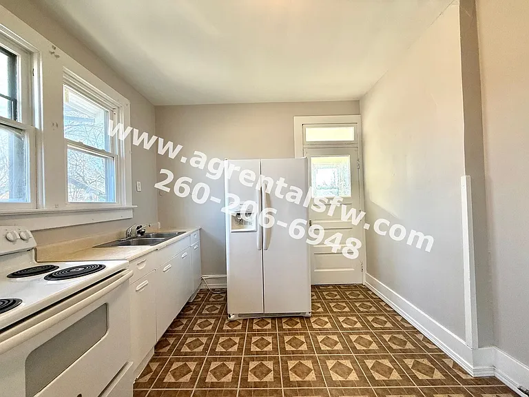 907 Lincoln Ave — Photo 6