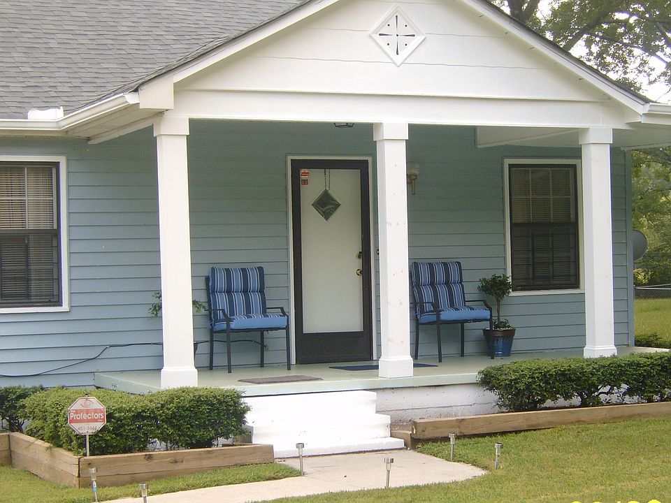 1st image of 304 Pine St NE