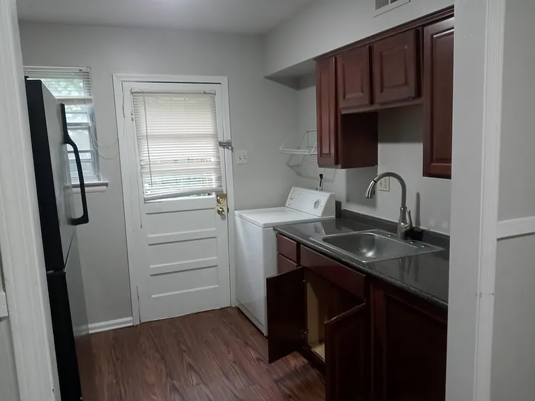 687 Dickinson St — Photo 4