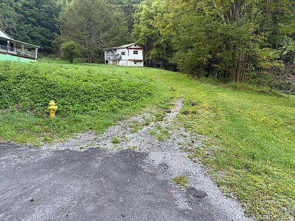 3rd image of 549 Dairy Barn Rd
