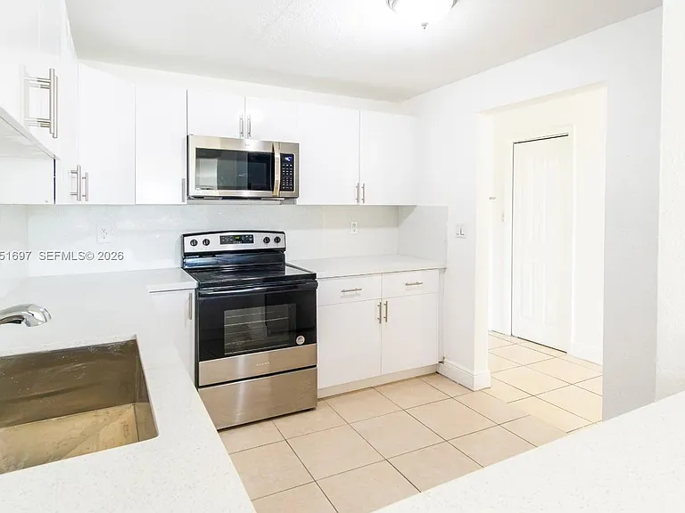 6950 Miami Gardens Dr #2-501 — Photo 3