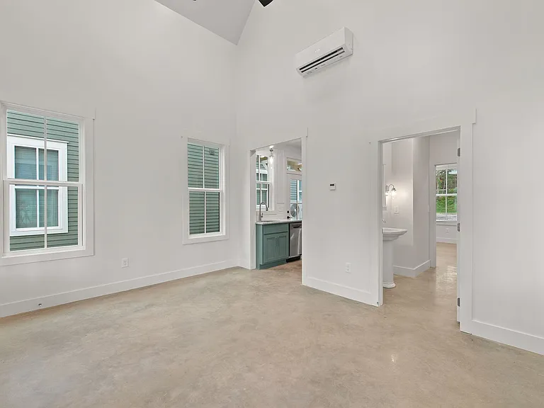 709 Jefferson St — Photo 8