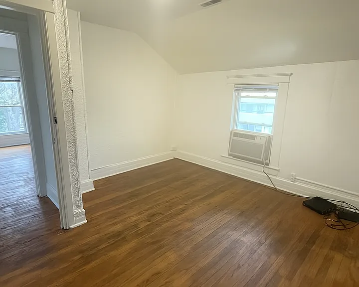 211 Ballard St — Photo 21