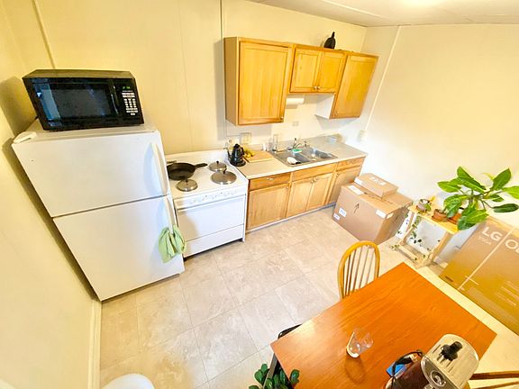 2nd image of 202-206 S Winooski Ave #2