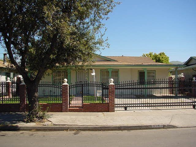 1st image of 2752 Ophelia Ave