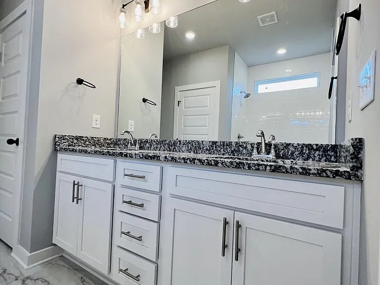 731 N Main St — Photo 12