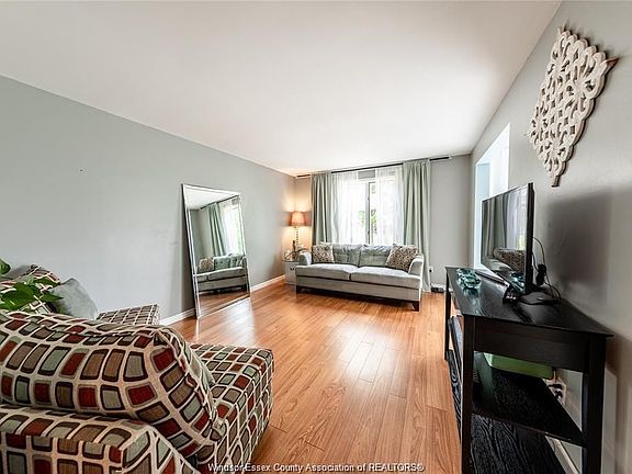 3rd image of 1517 Southfield Dr