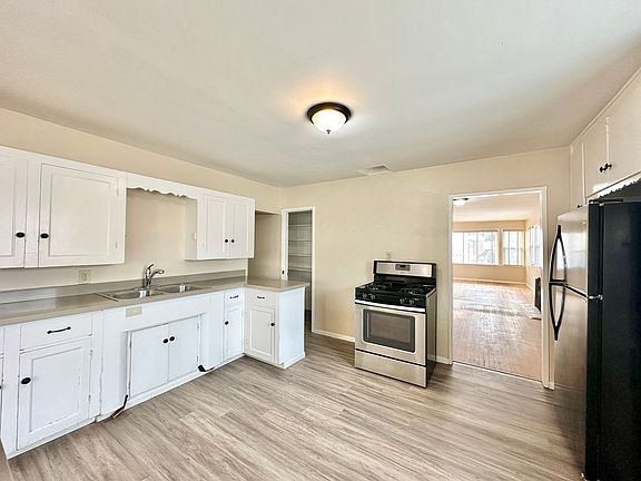 4th image of 2912-20 E 18th St #2920