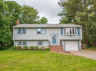 89 Village Gate Dr, Bridgewater, MA 02324