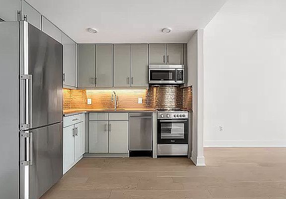 4th image of 306 W 142nd St #6E