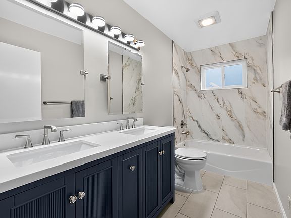 3rd image of 2208 25th St APT 2