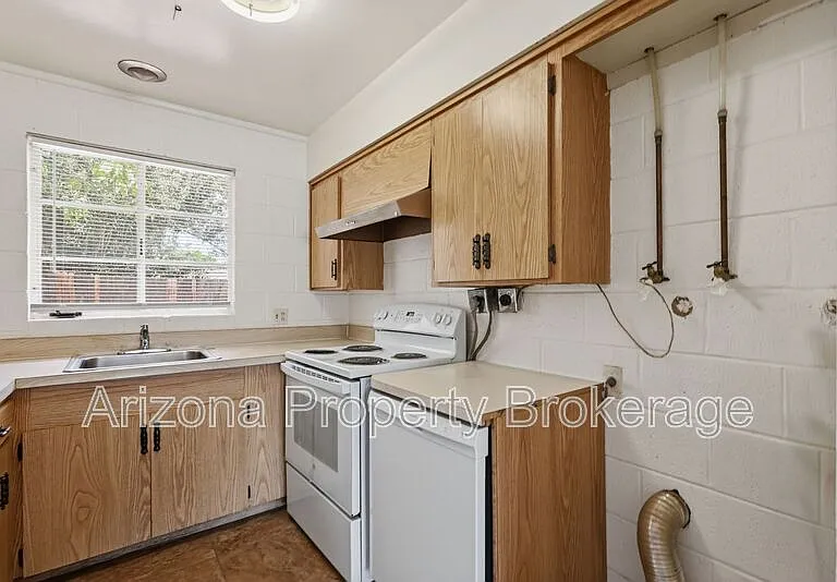 450 W 6th St #C — Photo 9