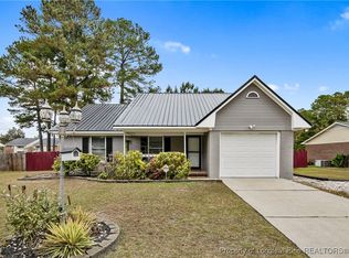 5550 Hallwood Dr, Hope Mills, NC 28348