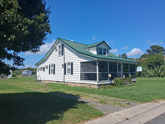 3rd image of 20019 Saxis Rd