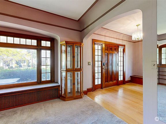 3rd image of 620 Boyer Avenue