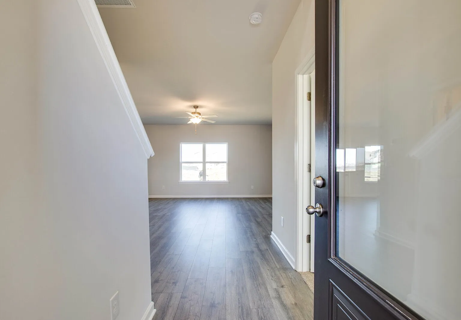 4 bed, 2.5 bath, 2074 sqft, $2,300 — Photo 3