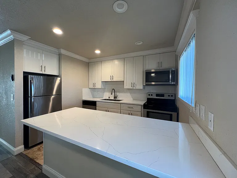 National Carlton Apartments — Photo 14