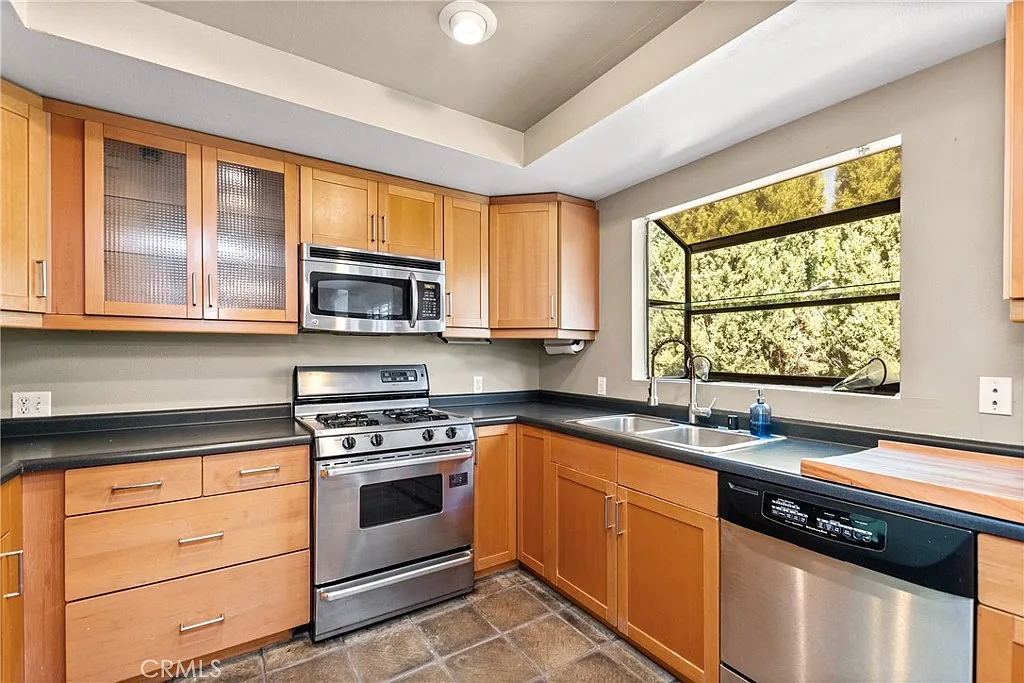 3 bed, 1843 sqft, $4,000 — Photo 1