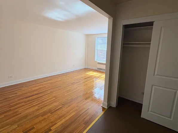 17542 Hillside Ave #3U, Jamaica, NY 11432