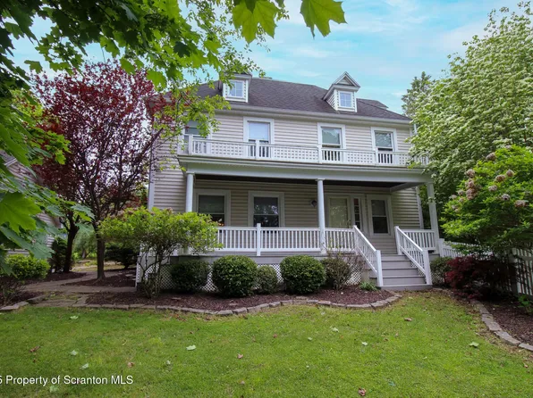 525 N Abington Rd, Waverly Township, PA 18411