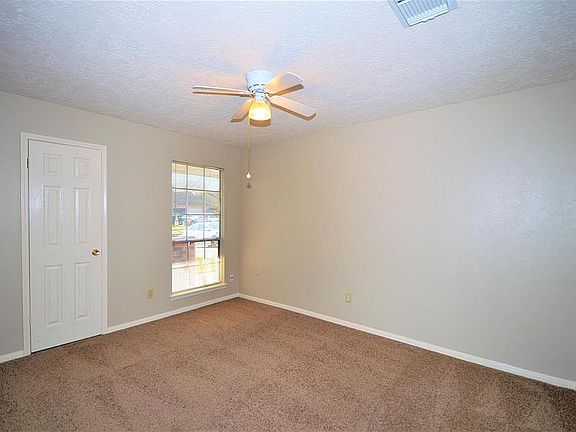 3rd image of 1813 Meadow Creek Dr