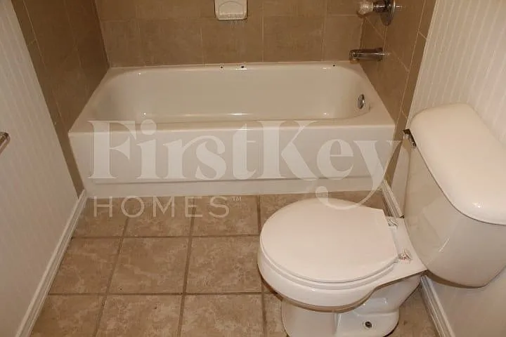 9440 Port Royal Dr — Photo 11