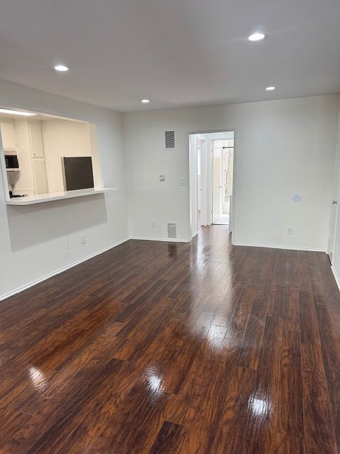 1st image of 725 N Sycamore Ave #4