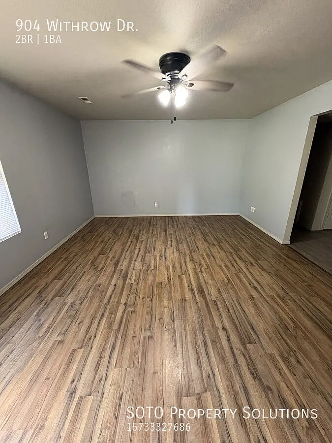 Comfortable Ground-Level 2-Bedroom Apartment Near Oran Schools Pet-Friendly! — Photo 4