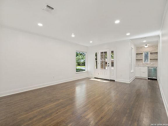 3rd image of 119 Northridge Dr